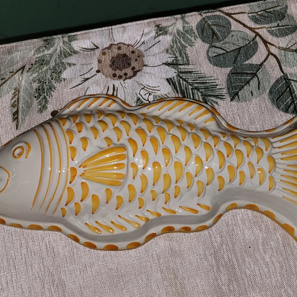 Bassano Ceramiche ABC Made In Italy Ceramic White & Gold Large Smiling Fish Mold - Picture 12 of 13